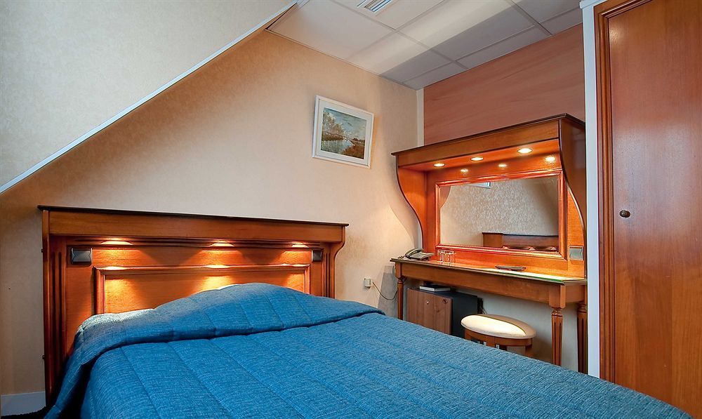 Elysée Etoile Hotel 2*